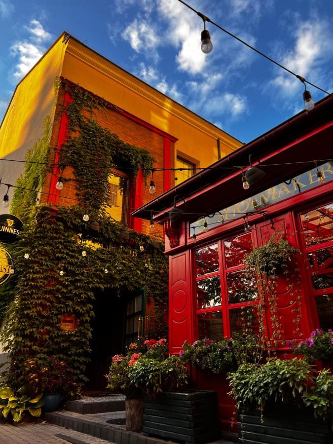 Shoemaker Irish Pub & Accommodation Kielce Exterior photo