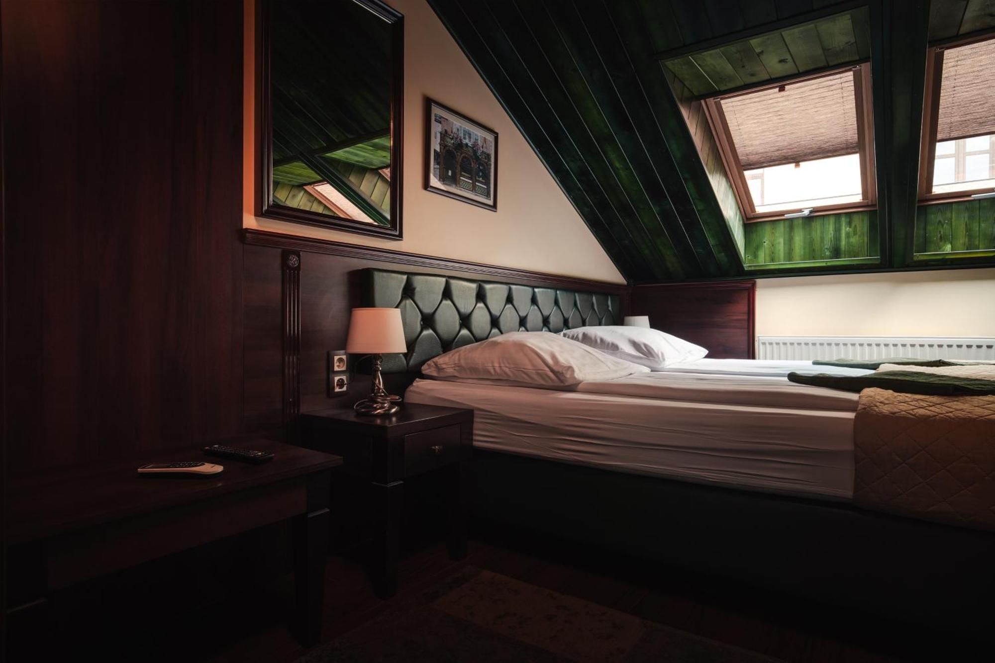 Shoemaker Irish Pub & Accommodation Kielce Exterior photo