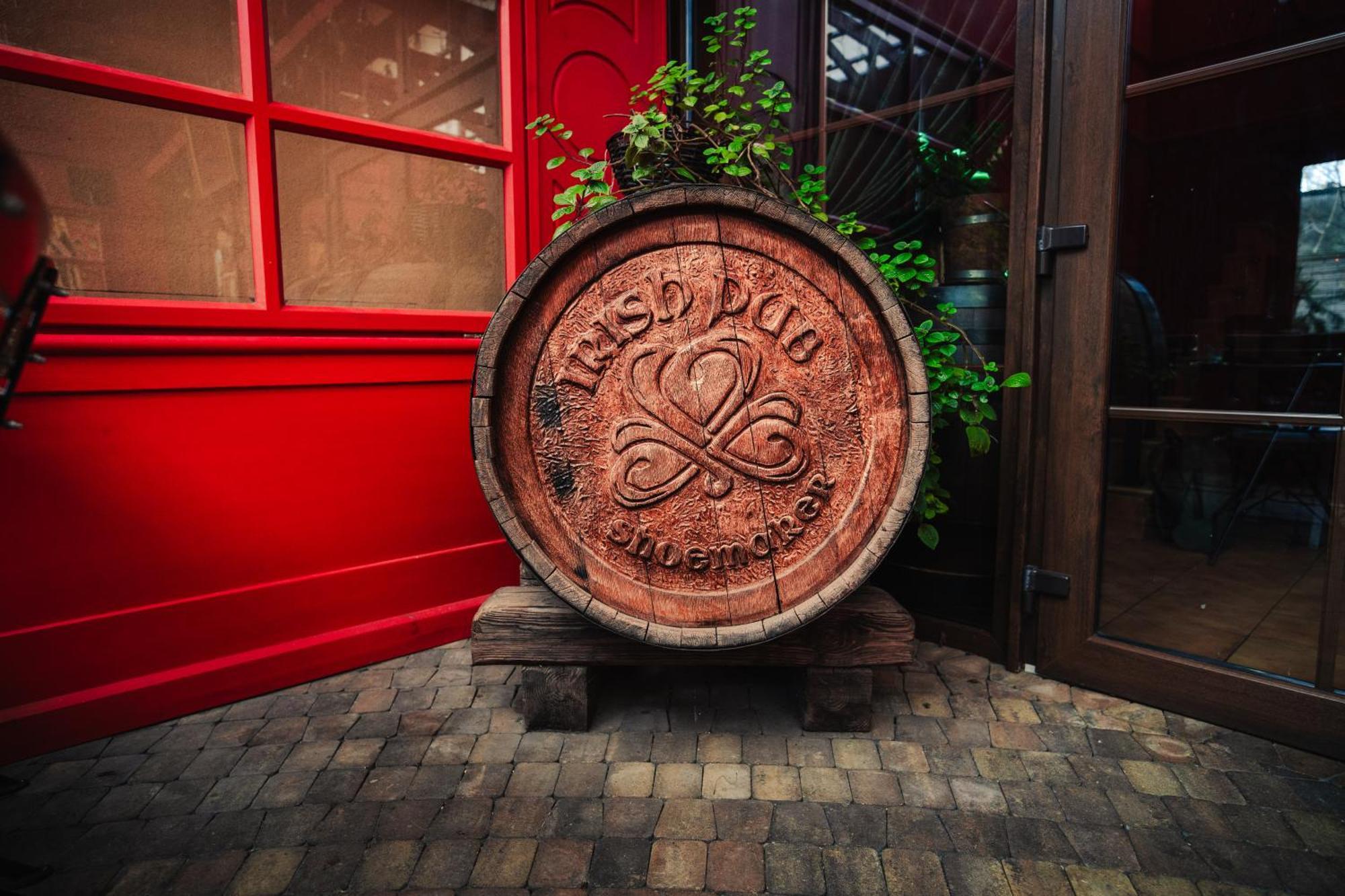 Shoemaker Irish Pub & Accommodation Kielce Exterior photo
