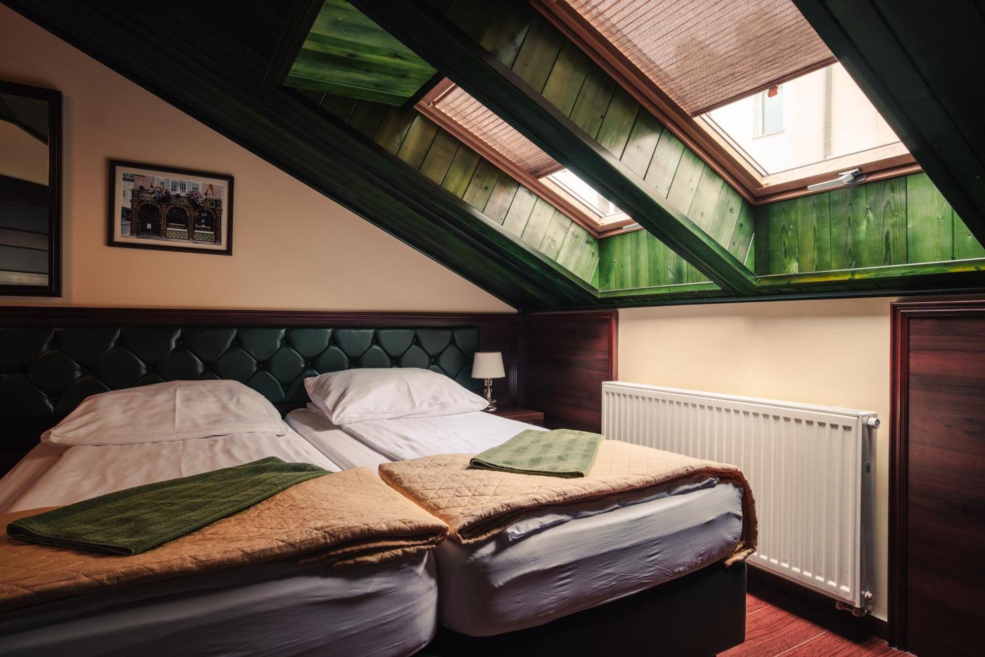 Shoemaker Irish Pub & Accommodation Kielce Exterior photo
